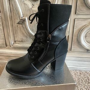*Like New* Black booties-Women Size 12 (Runs small;fit like size 10)